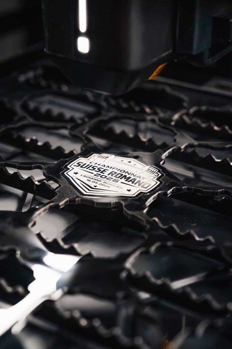 Médaille gravée et découpée au laser