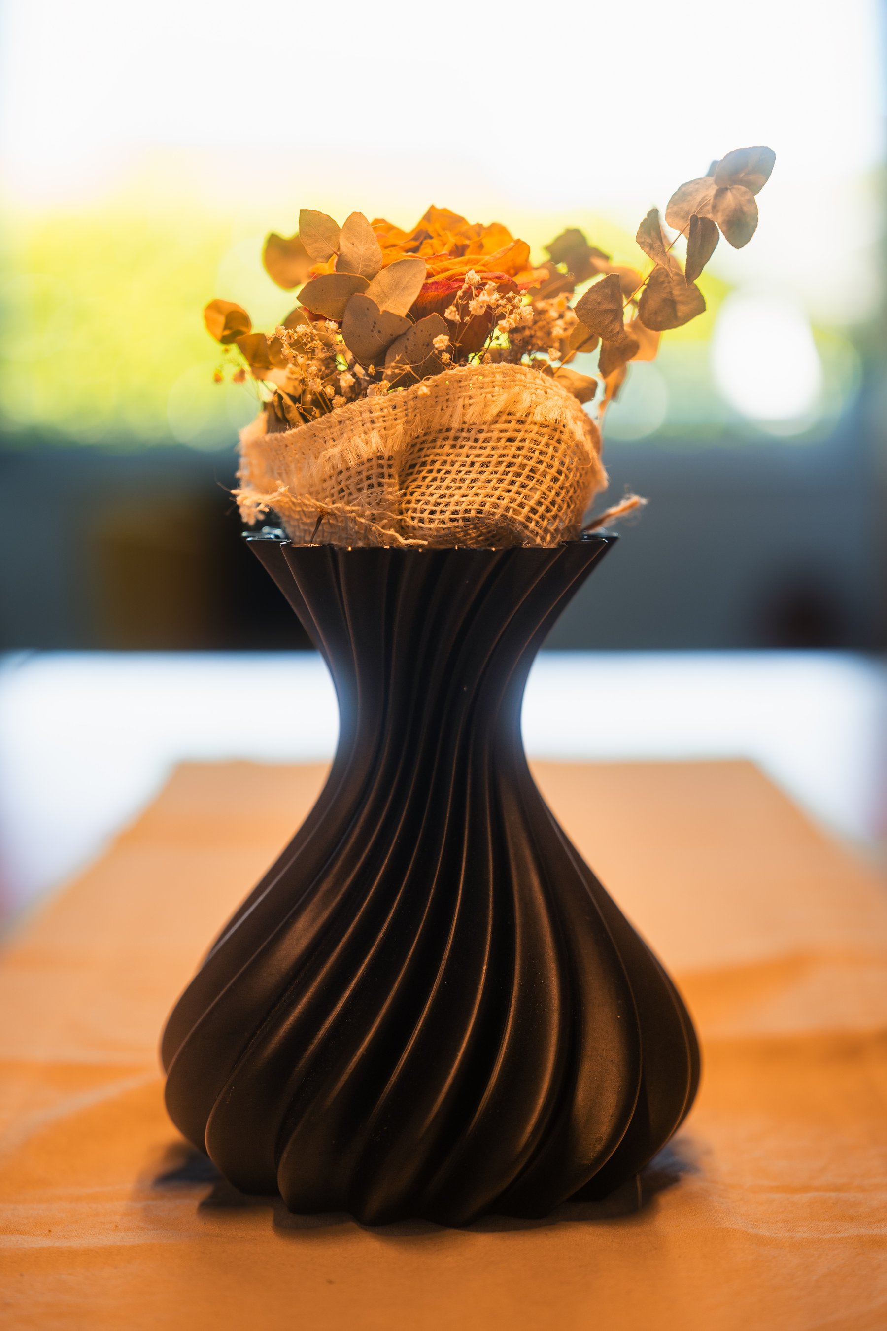 Vase imprimé en 3D avec fleurs séchées